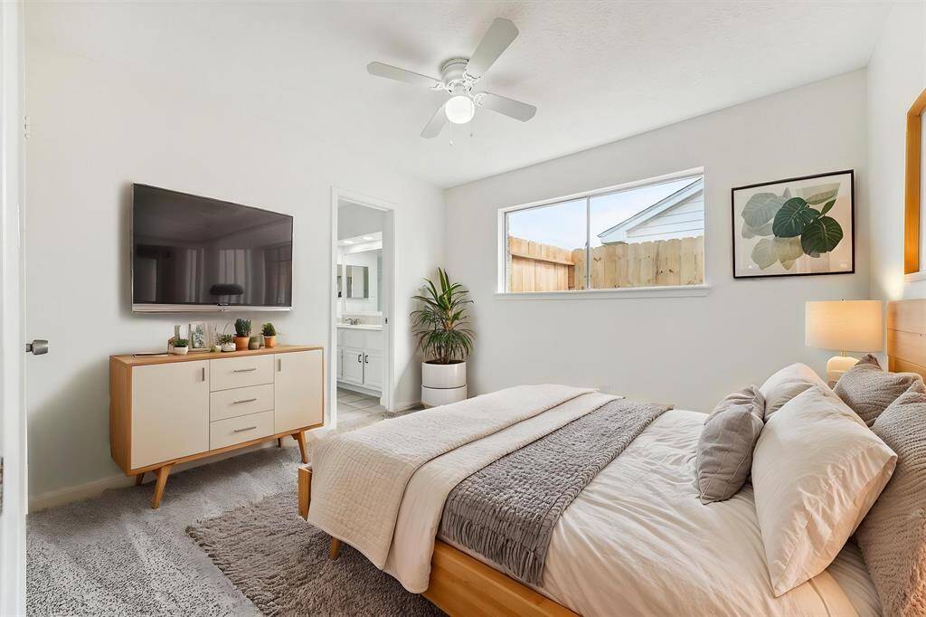 BRAND-NEW CARPET, FRESH INTERIOR PAINT, AND AN ENSUITE CONNECTION FOR ADDED FUNCTIONALITY. **This room has been virtually staged.