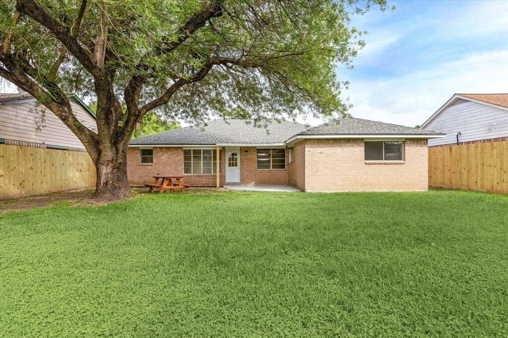OVERSIZED YARD WITH ALL-NEW FENCING – PLENTY OF SPACE FOR PETS, PLAY, OR A FUTURE POOL UNDER THE TEXAS SKY.