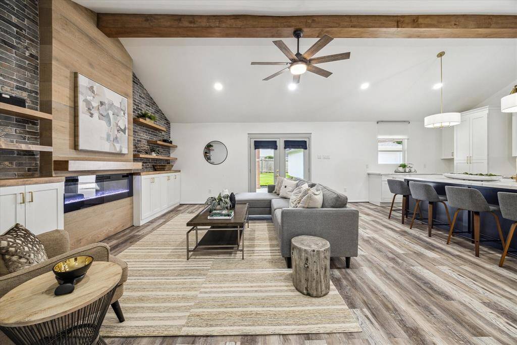 The living room and kitchen feature a vaulted ceiling, adding sophistication to this space.