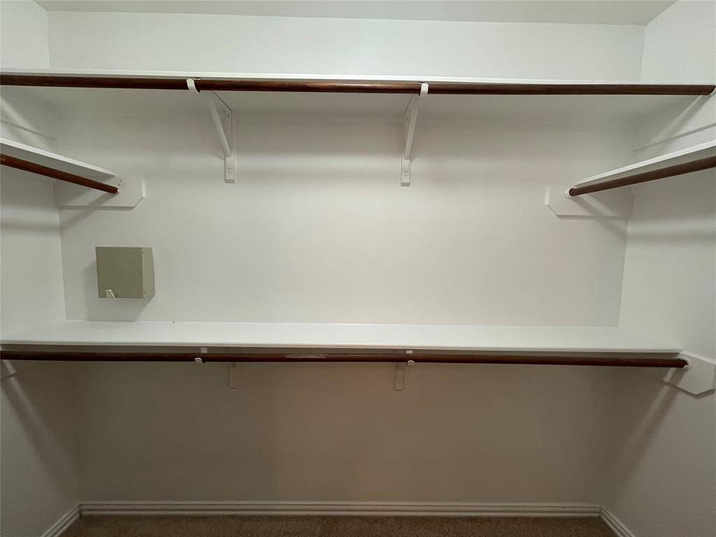 Primary suite, walk-in closet