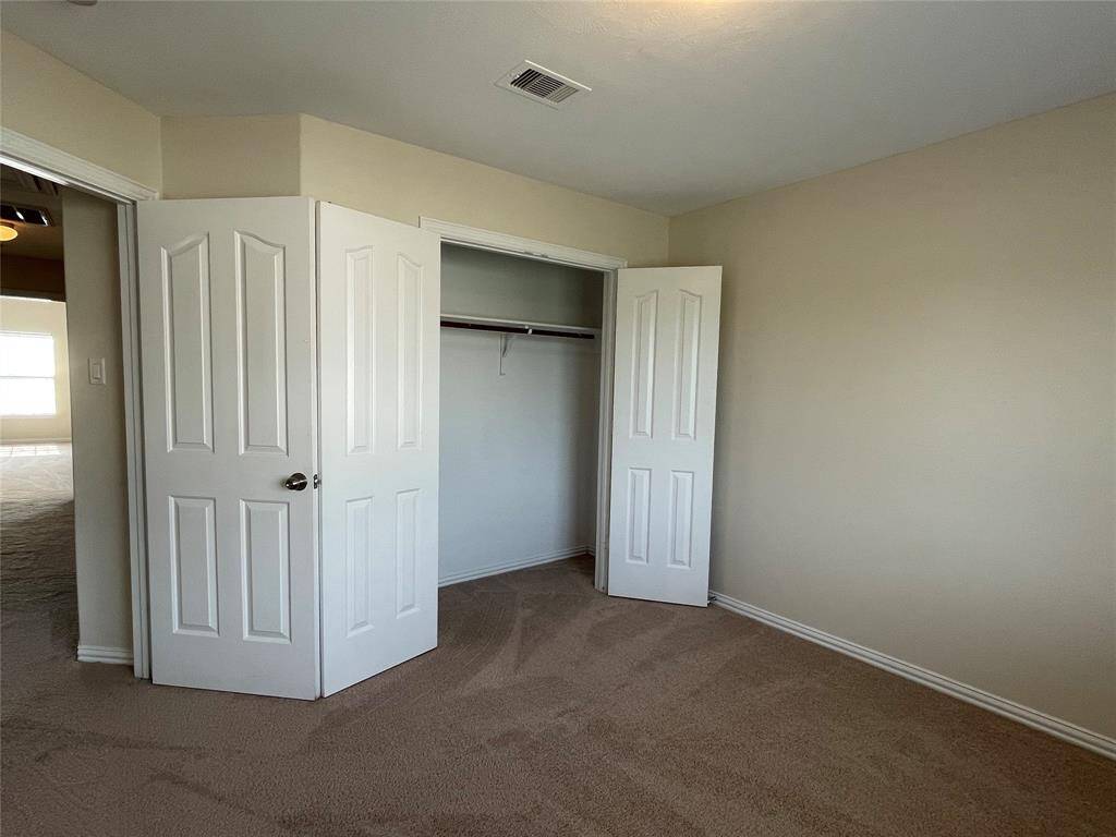 3rd bedroom, closet view
