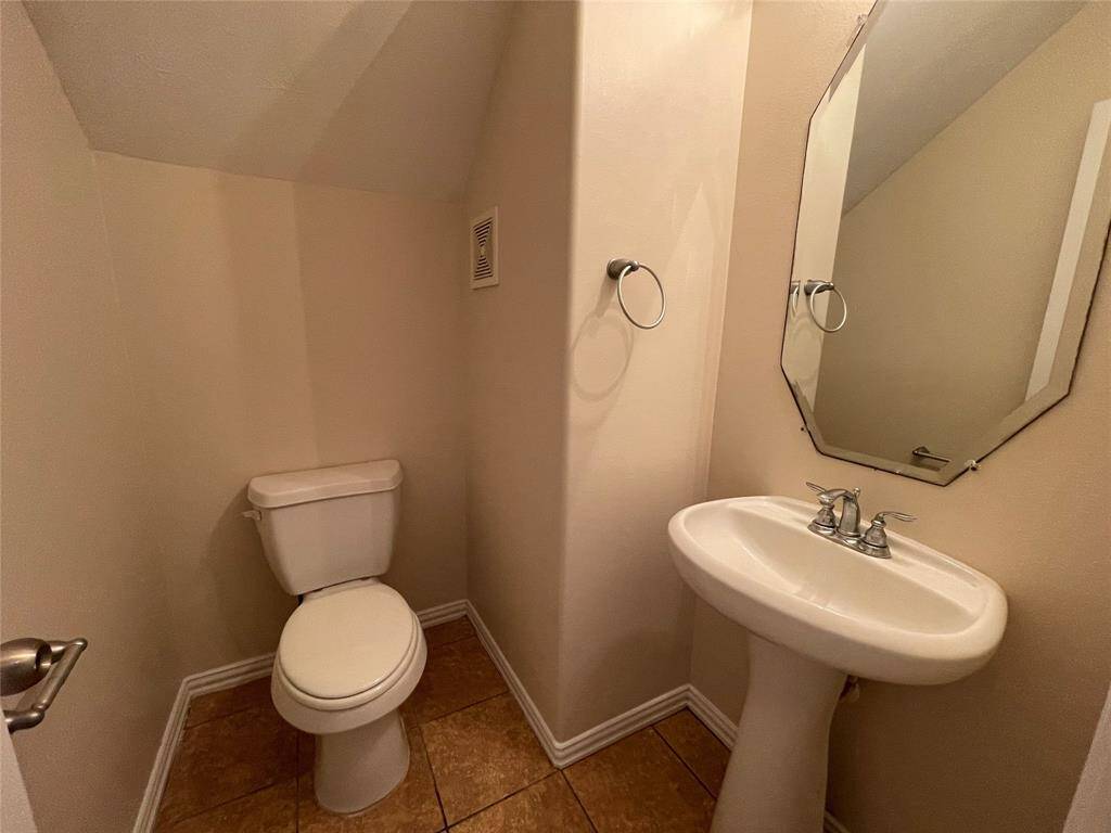 Half-bath interior