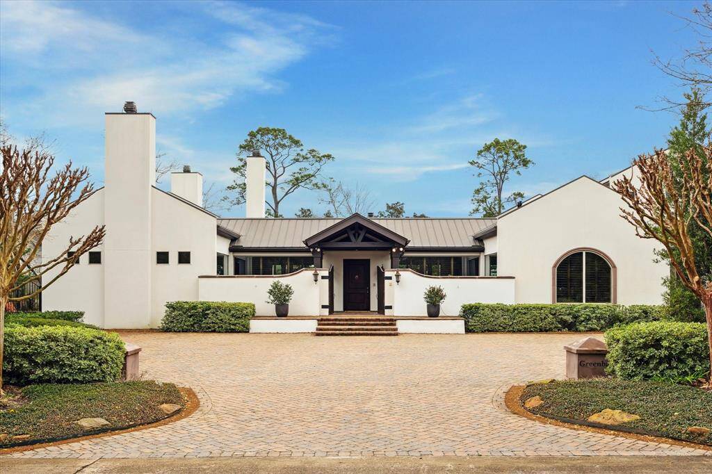 A little bit of the Napa wine country in the heart of Piney Point Village... Well-appointed estate with fabulous indoor and outdoor entertaining, generous spaces and thoughtful floor plan.