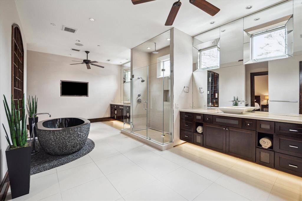 Dual vanities, wonderful storage, walk-in shower, soaking tub...