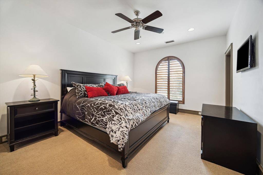 Second bedroom - ensuite with generous walk-in closet.
