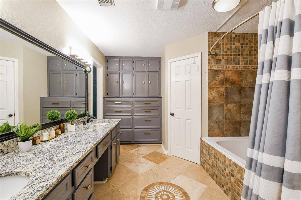 Large bath with plenty counter space