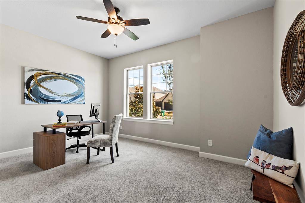 Bedroom or can be used as Office room/