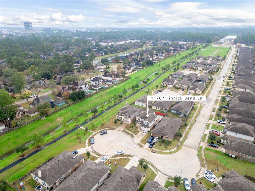 Lakewood Residents Club Amenities: swimming pool, pickleball courts, tennis courts, volleyball court, adjoining private lake, playground