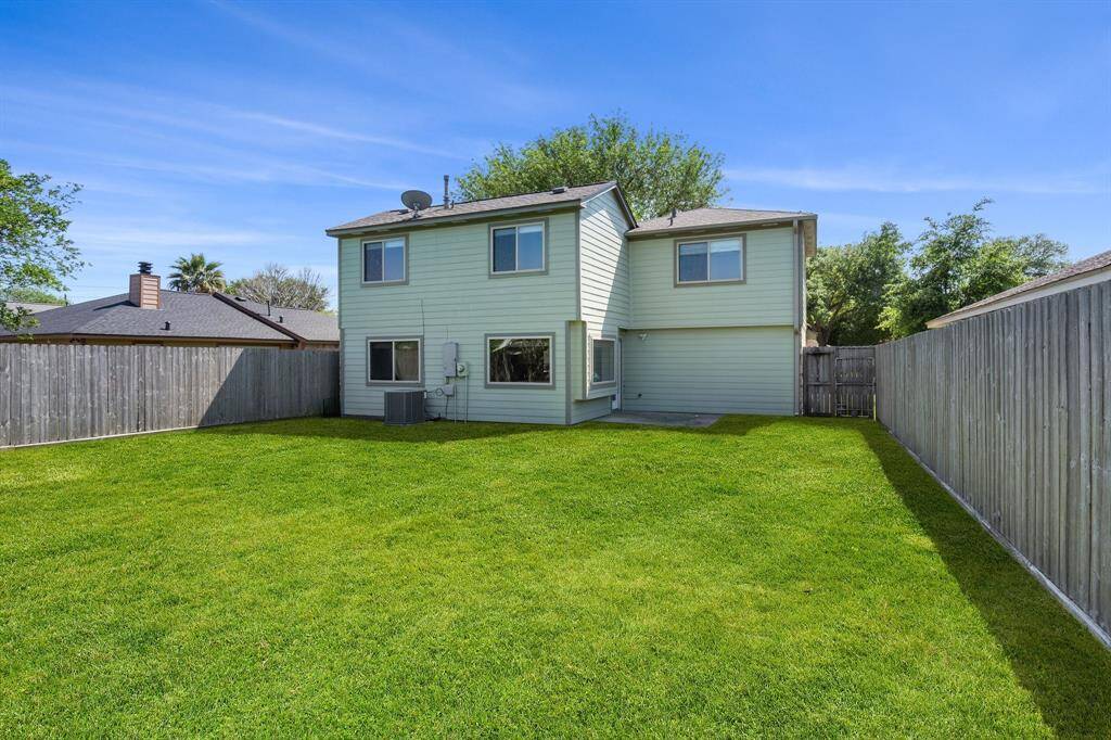 Good sized backyard with grassy area.  Great for your family's needs: pets, kids outdoor play space, outdoor furniture or BBQ grill.