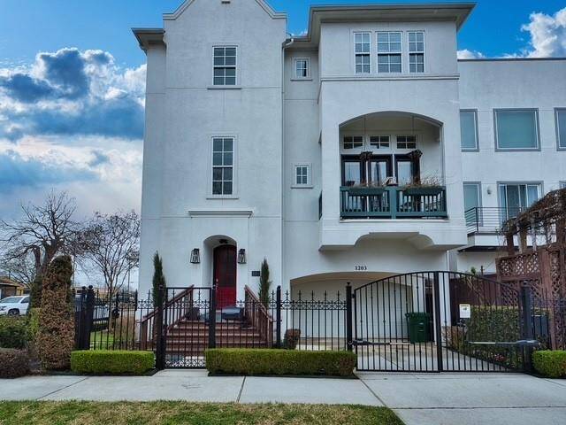 Great location on a corner lot! Grassy area and private driveway gate.