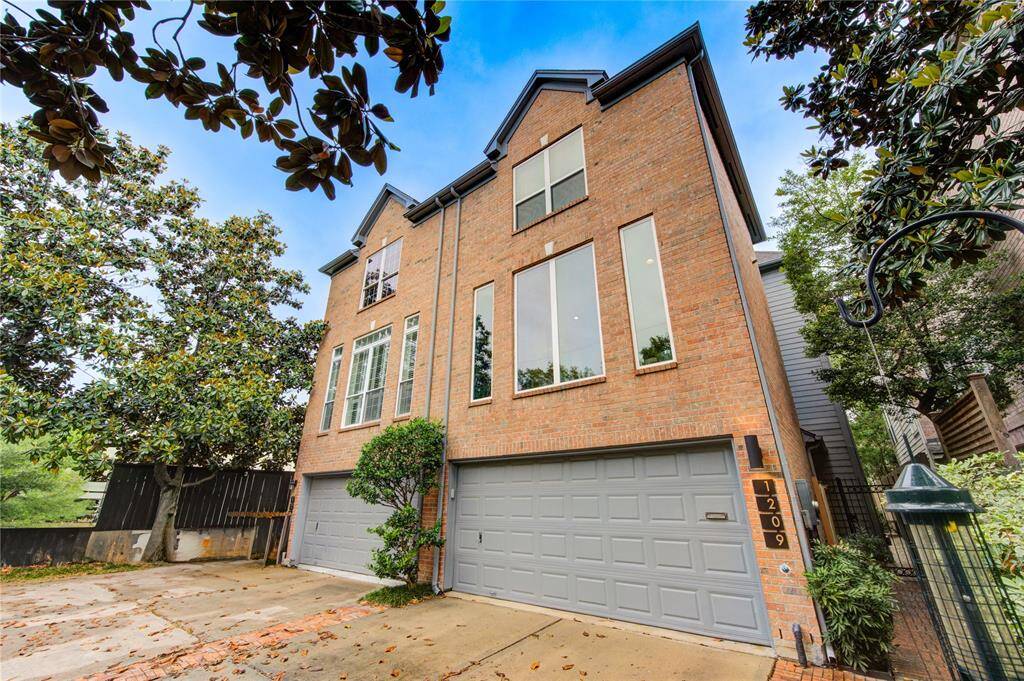 A gated front entry and manicured landscaping create a welcoming first impression in this prime location just minutes from downtown Houston.