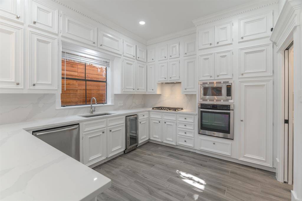 Gourmet Kitchen: Upgraded Appliances And Modern Finishes For Culinary Enthusiasts.