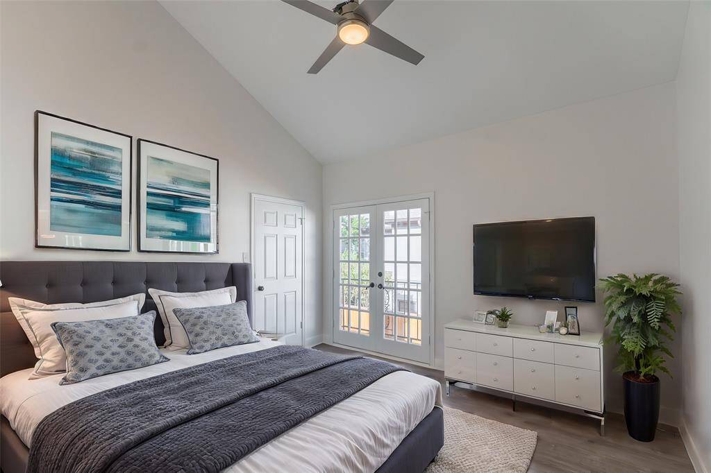 Generously Sized Bedrooms: Includes one secondary bedroom with a private en-suite bath.