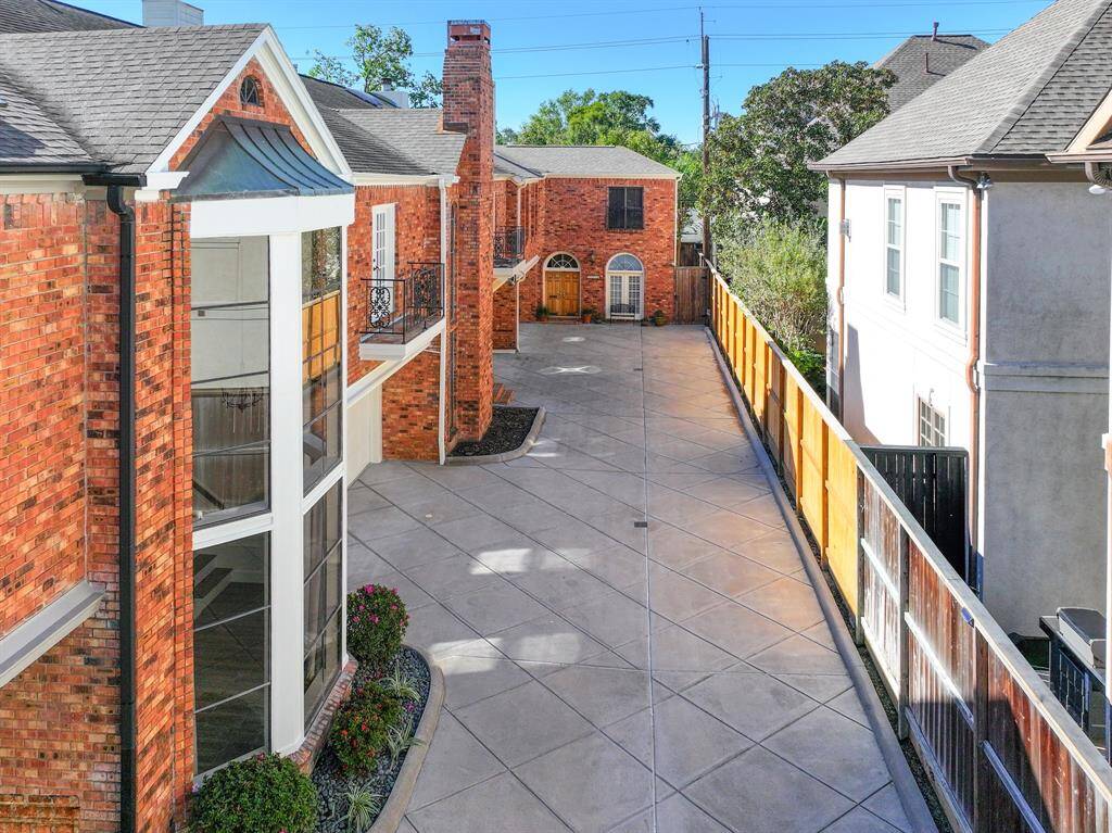Top Schools Nearby: Access To Some Of Houston’s Highly-rated Educational Institutions.