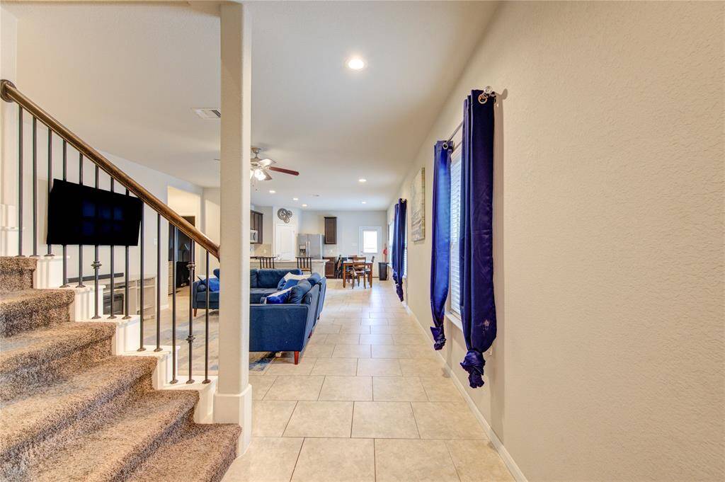 Entry and staircase to upstairs bedrooms