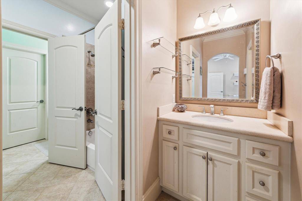 The shared bath features a tub-shower combo.