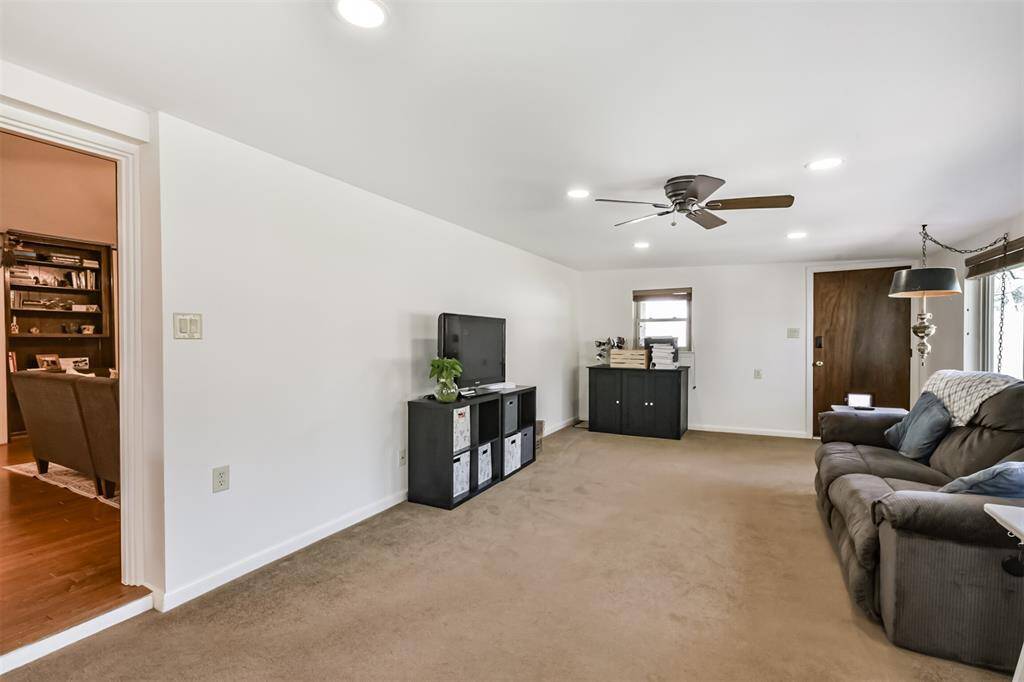 Additional living space in perfect for a game room, office, etc!