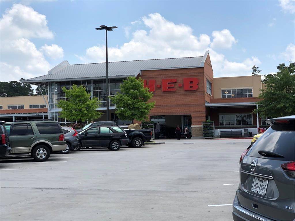 HEB located less than a mile from 131 N. Villa Oaks.