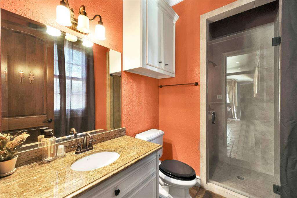 Full bath located in outside office/casita