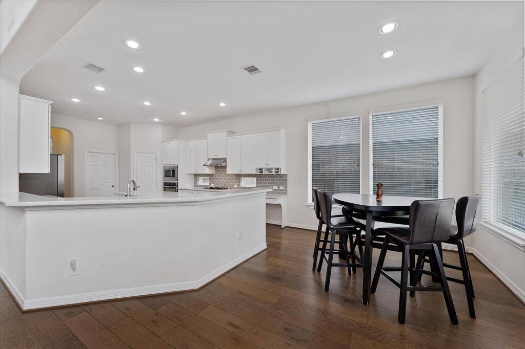 Spacious breakfast bar for additional casual dining and sunny breakfast room
