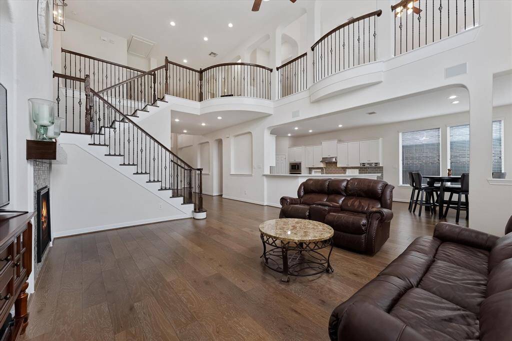 Spacious open floor plan is perfect for easy living and entertaining