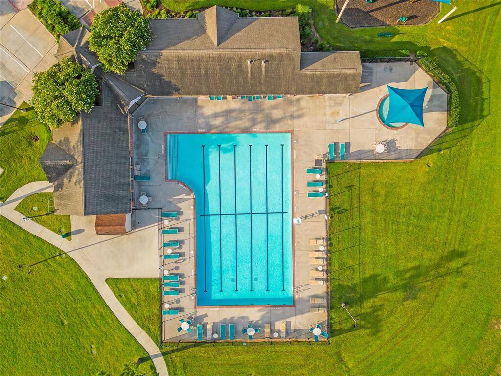 Pool and club house