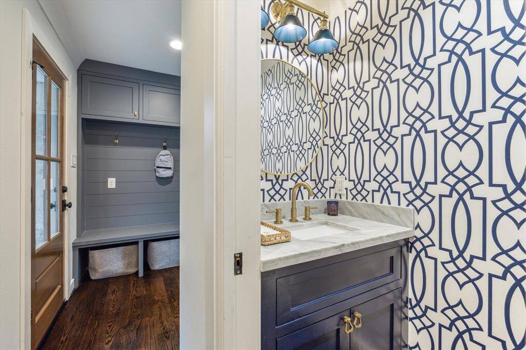 Darling powder bath!