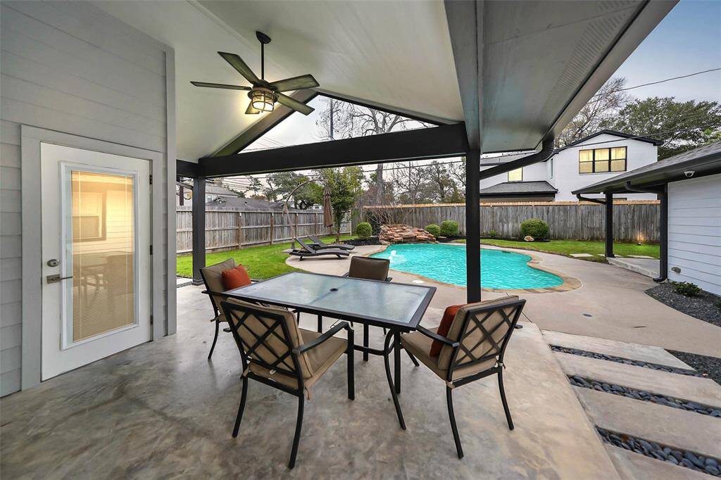 Outside Half bath for the pool area so people don't have to wet your inside of the home.