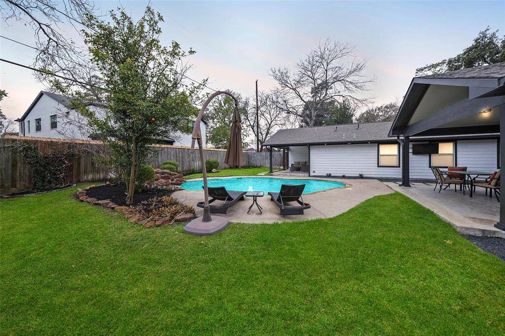 plenty of backyard space