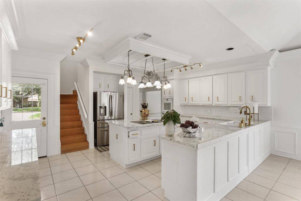 Heart of the House is this stunning and well organized kitchen with island, walk-in pantry, recent double ovens and plenty of room to cook those gourmet meals for your family and guest.