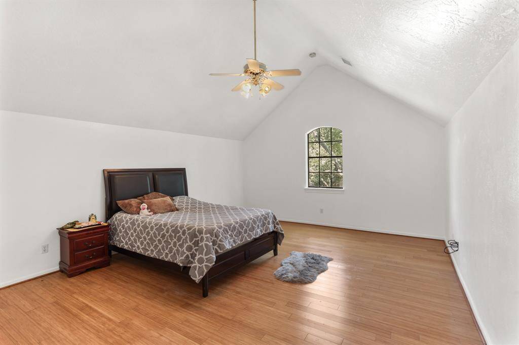 Located between 4th and 3rd bedroom is this updated bathroom.