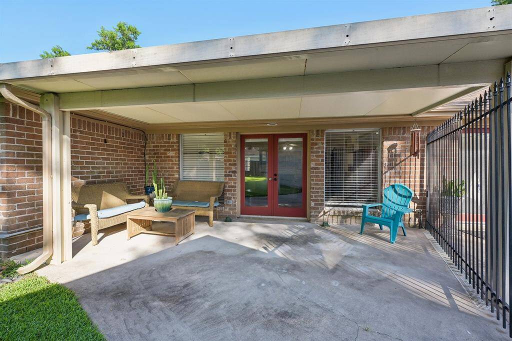 Covered patio!
