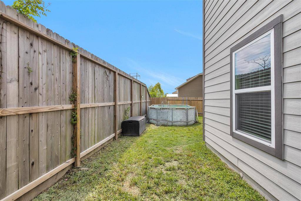 Zoned to Conroe ISD and situated in a prime location with easy access to HWY 105 and all the dining, shopping, and entertainment options Conroe has to offer! Super low tax rate!