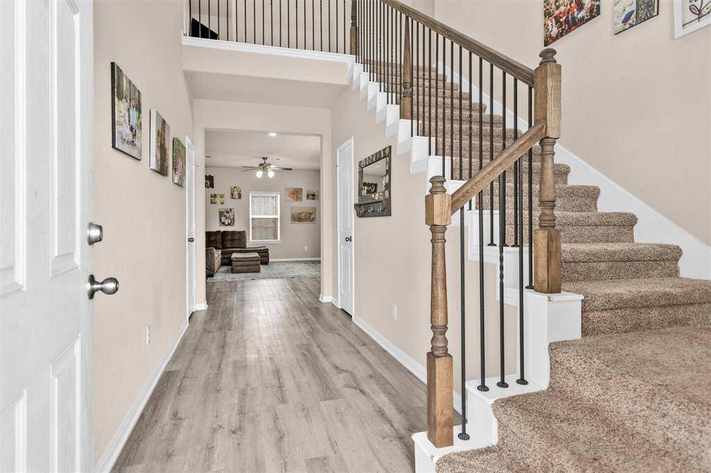 Step inside this bright and inviting home, where soaring 2-story ceilings and an open-concept layout create a spacious, airy atmosphere.