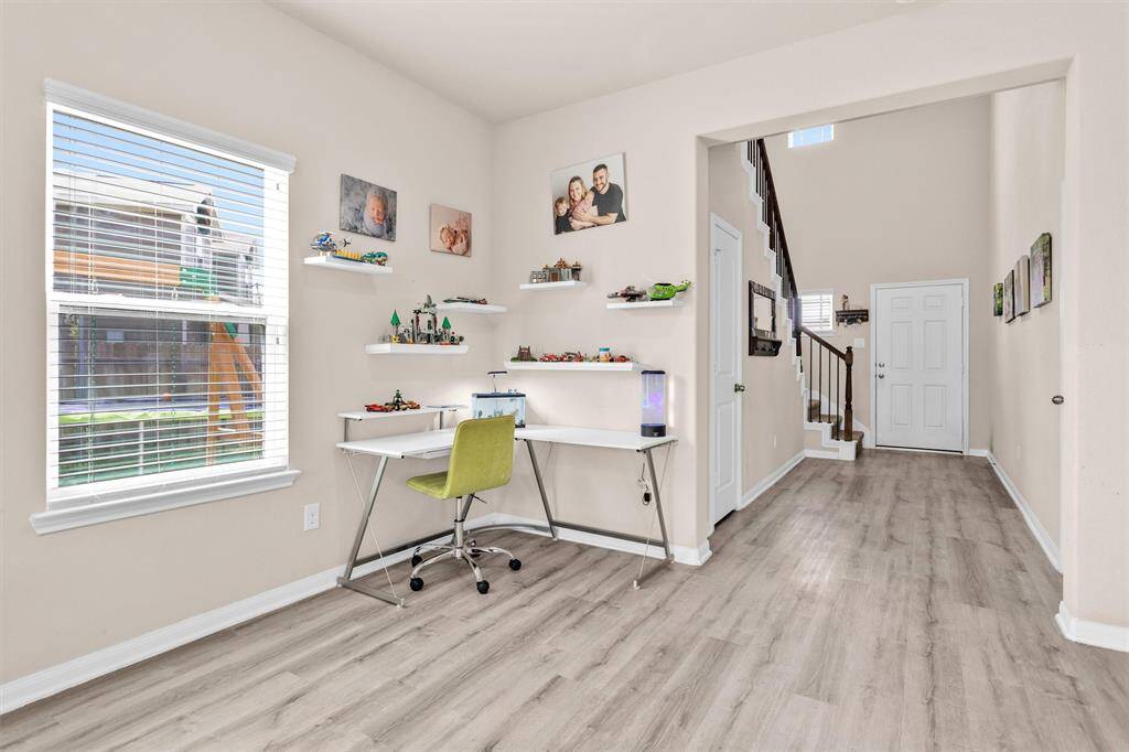 Large Family Room offers plenty of space for the Built-In Office Nook.