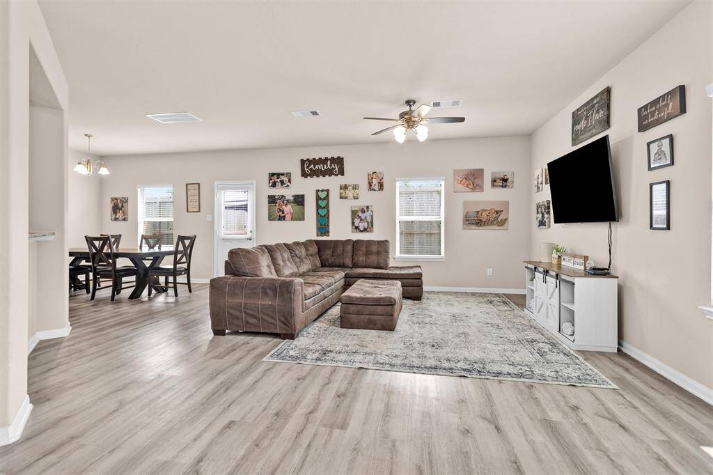 Enjoy the ease of open-concept living!