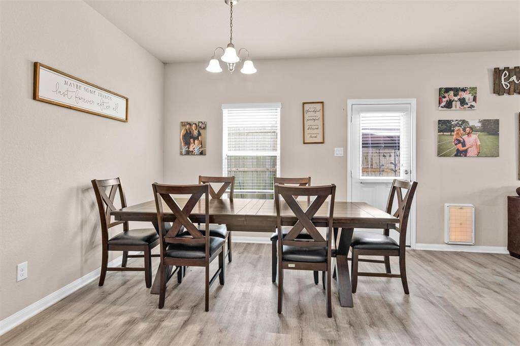 The Breakfast Room easily accommodates a table for 8!