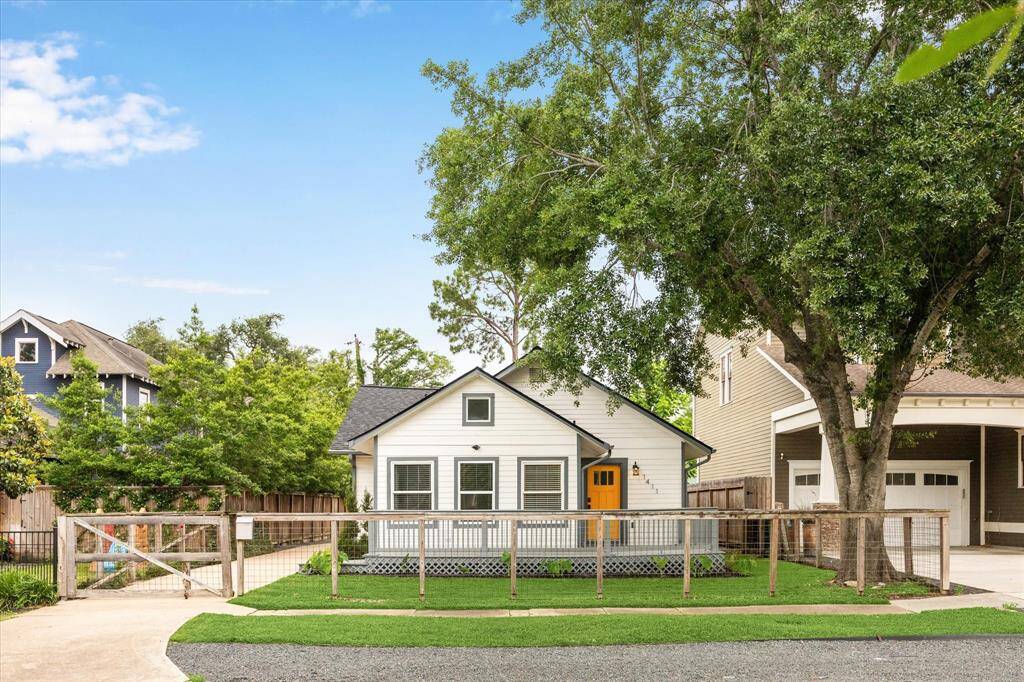 Perfectly positioned near the hike and bike trail and surrounded by restaurants and shops, this home places you in the heart of it all!