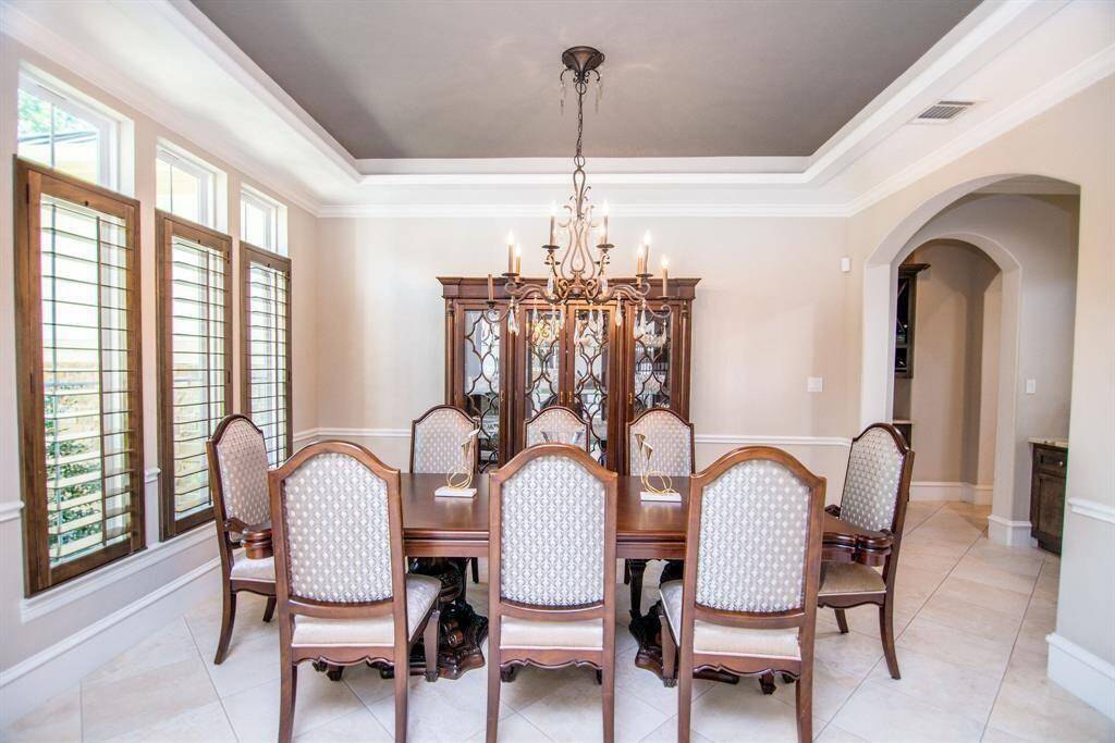 Expansive dining area perfect for a large table, ideal for gatherings.