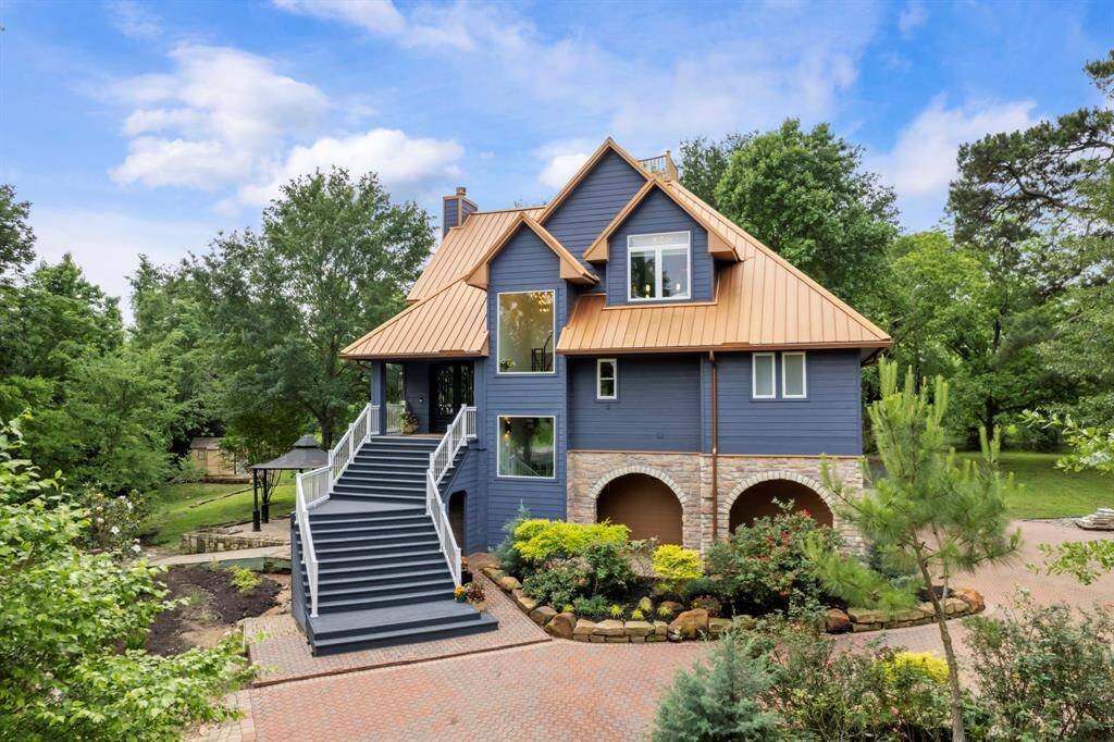 One of a kind, exceptional estate on a large lot - fully furnished and quick access to Lake Conroe! Private neighborhood boat launch!
