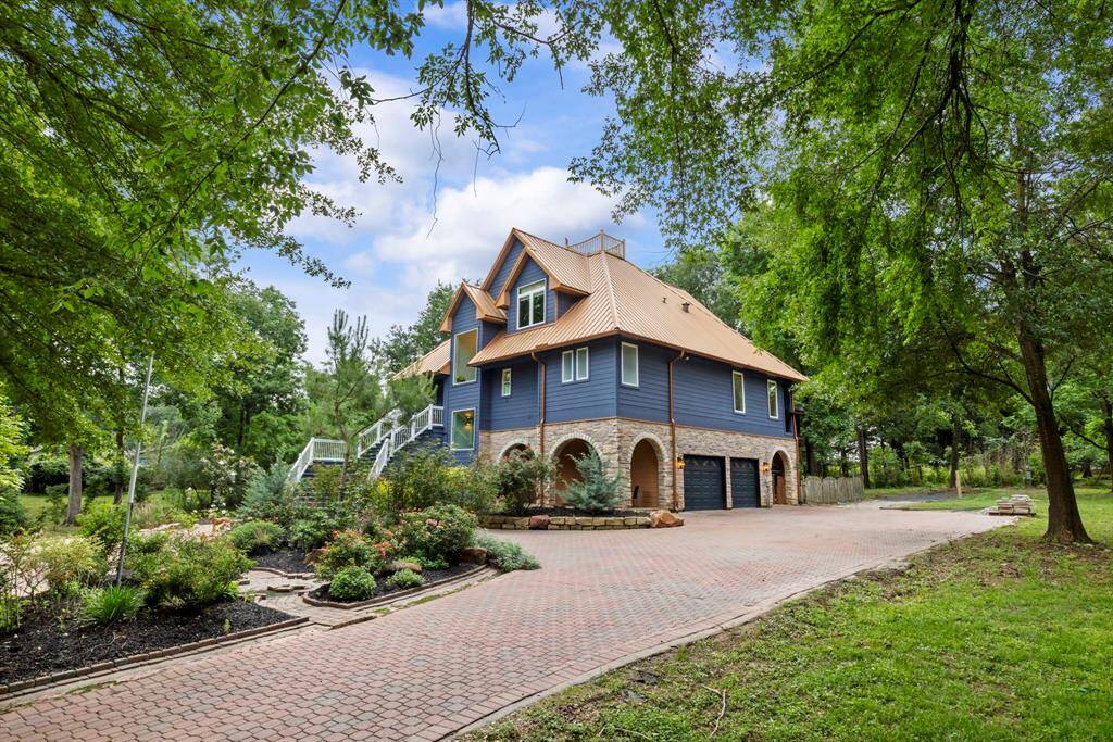 Experience modern luxury in this fully furnished home, just moments from Lake Conroe!