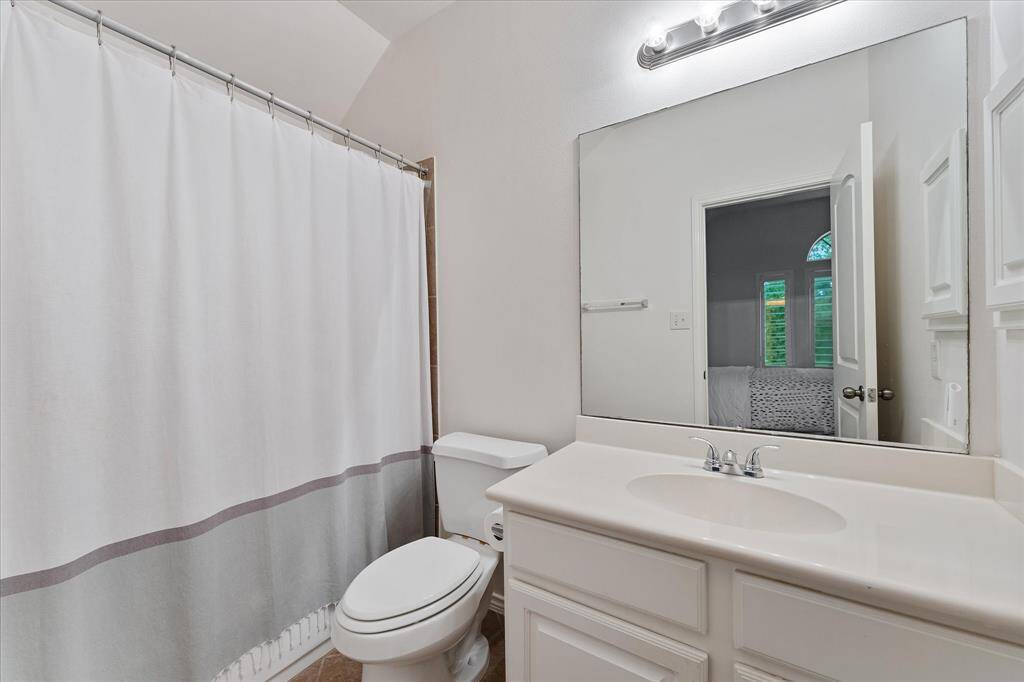 Second full bath with tub/shower combo