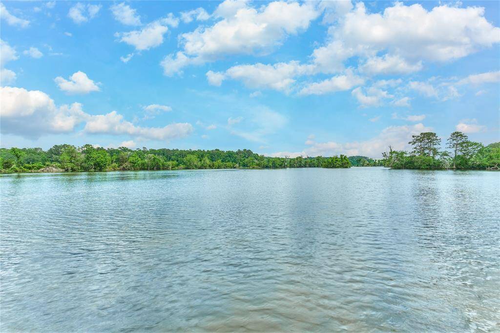 What an incredible view of Lake Conroe