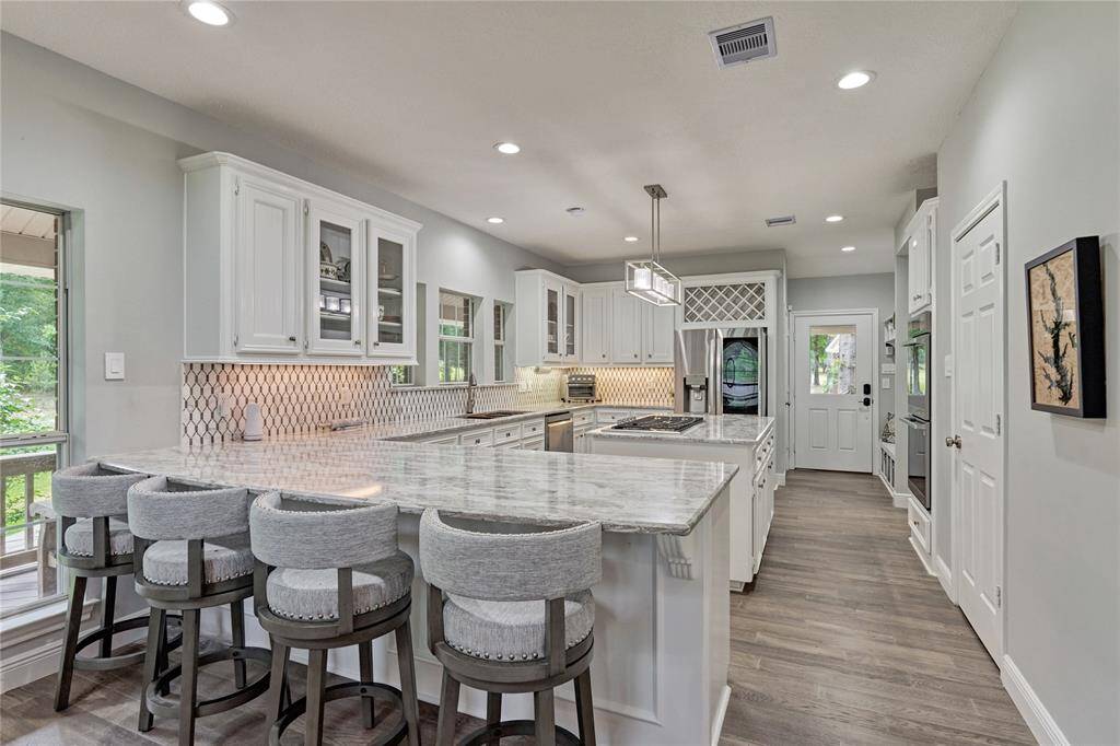 Gourmet kitchen with Viking range, quartz counters and all new appliances