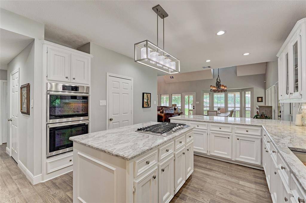 Gourmet kitchen with Viking range, quartz counters and all new appliances