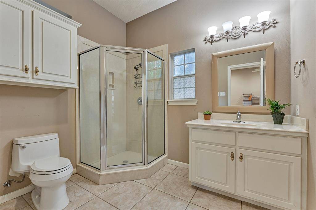Full bathroom in guest house