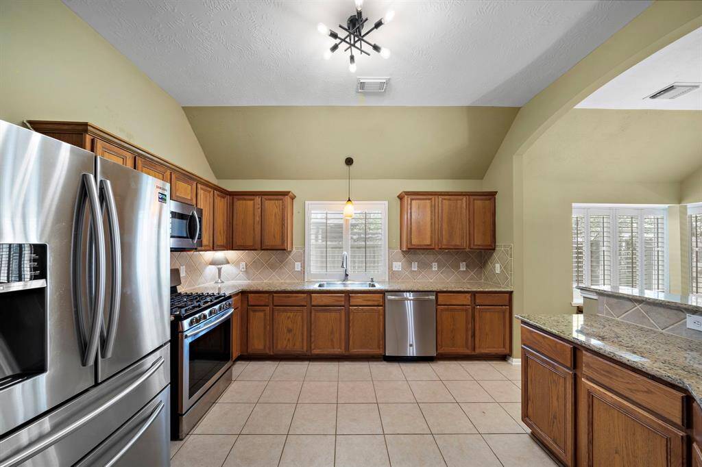 So much space in this kitchen!