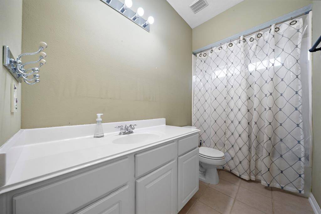 Secondary bathroom