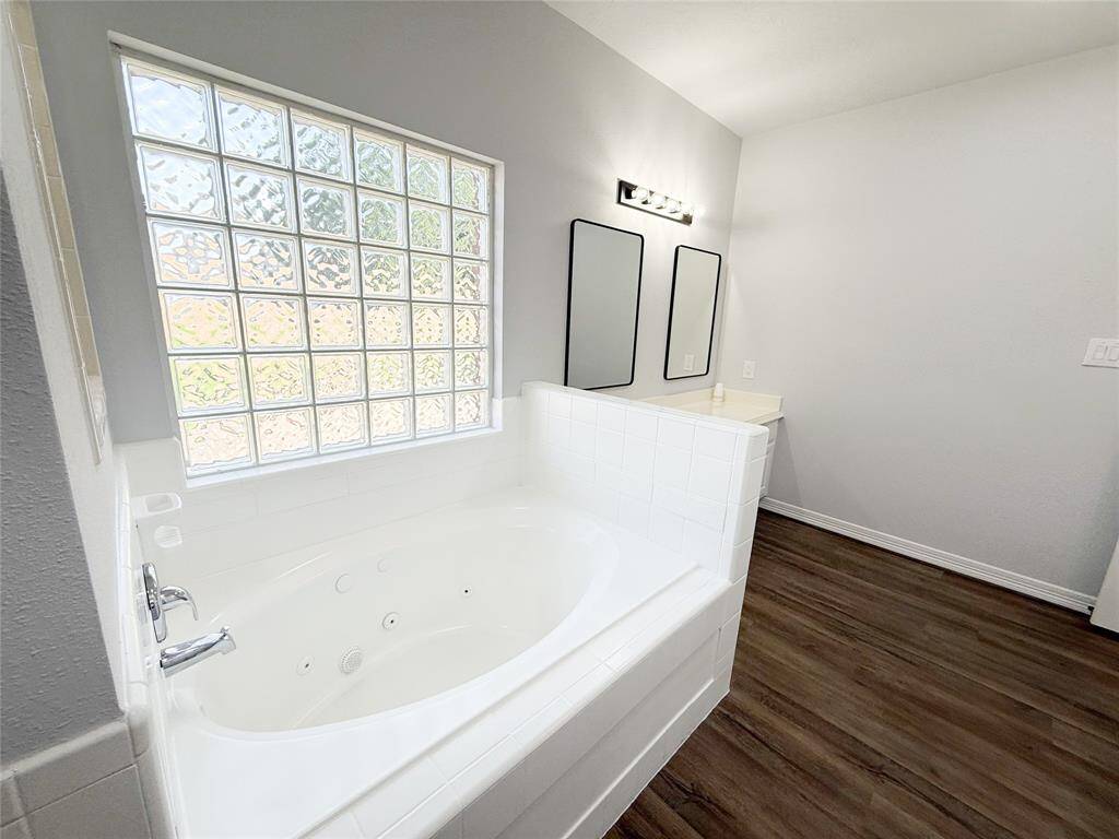 Full size bathtub