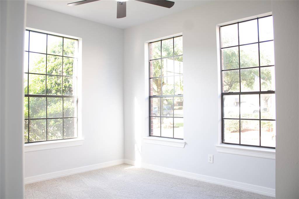 Guest bedroom to left of entryway.